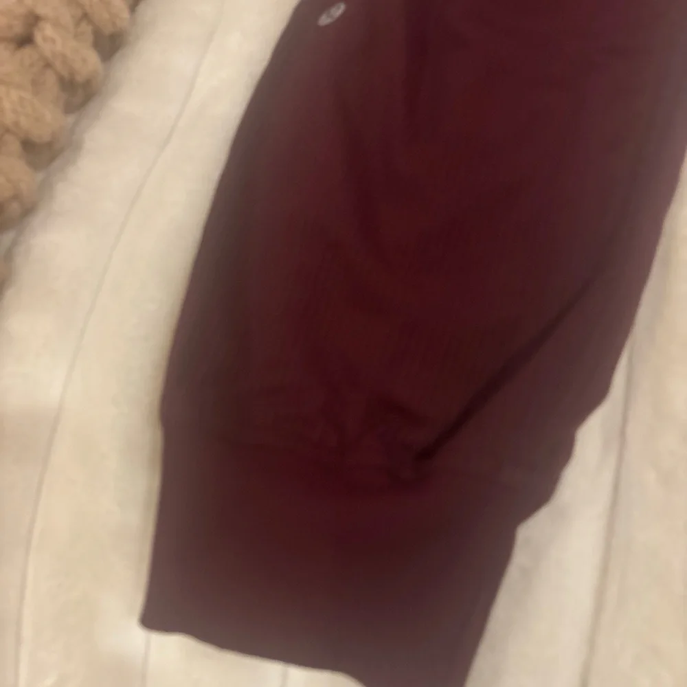 lululemon athletica woman’s Burgundy Joggers - Picture 6 of 6